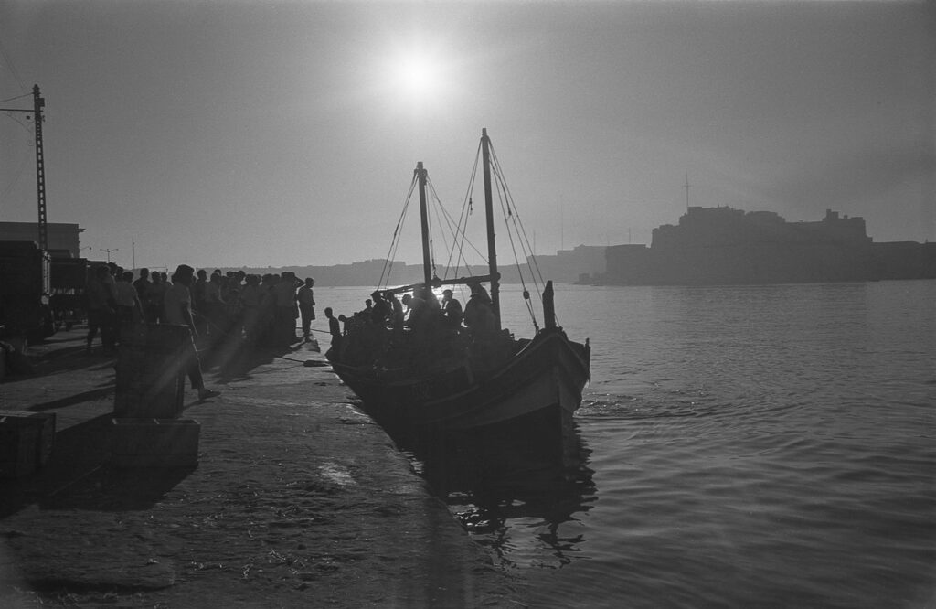 Guido Stilon print: Early morning ferry, Valletta – Magna Żmien